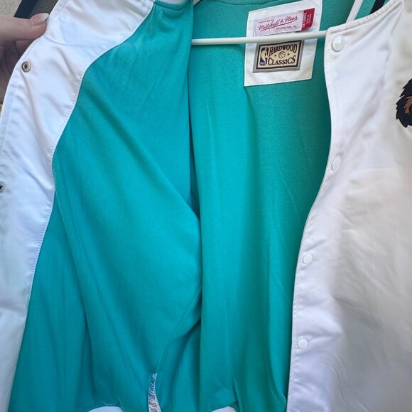 Mitchell & Ness Vancouver Grizzlies Satin Throwback Jacket XXL (Fits XL) NWT - Picture 5 of 8